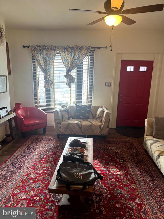 Photo - 5707 Lansdowne Ave