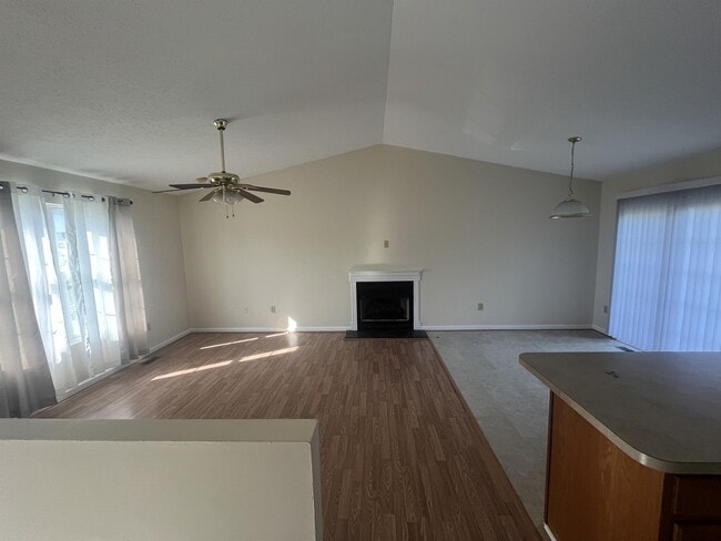 Photo - 402 Bumble Bee Ln