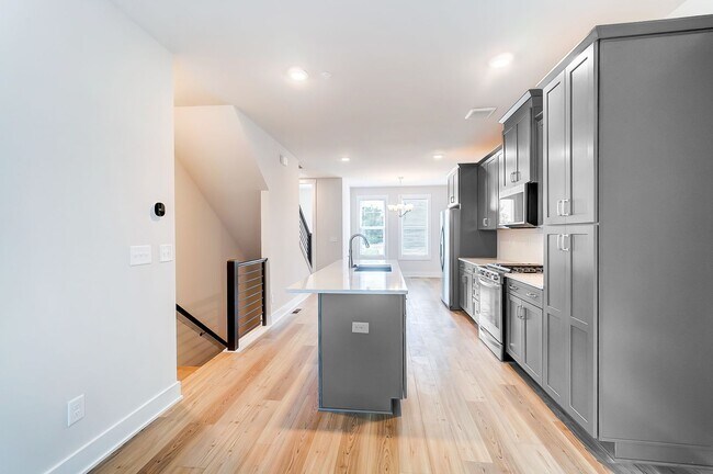 Photo - 3 Bedroom Townhome minutes from South End!