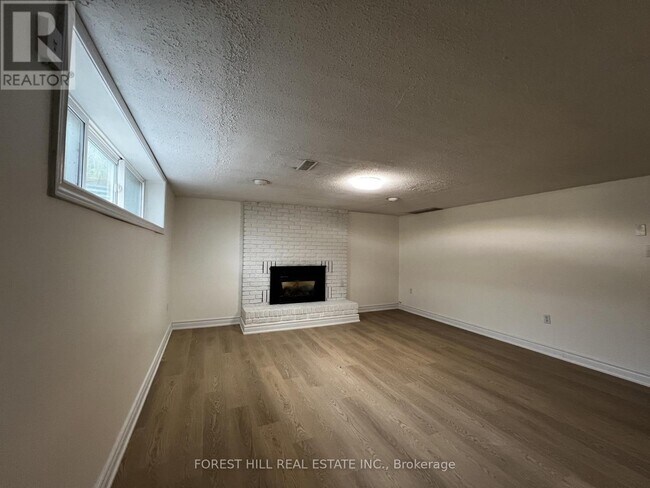 Photo - 420 Grove St E