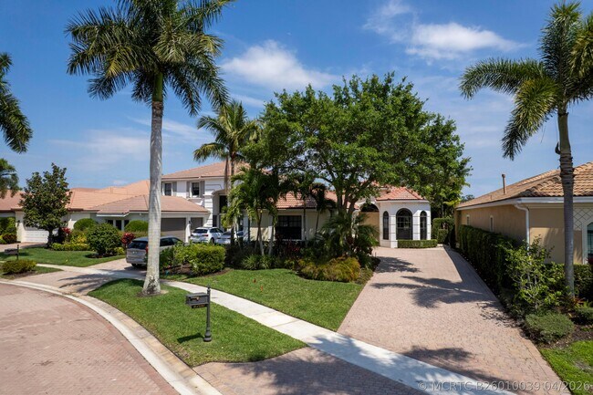 6700 Fox Hollow Dr