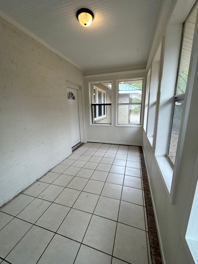 Photo - Updated 3/2 House in Celanese- $1,595