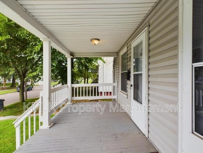Photo - 693 Kling St