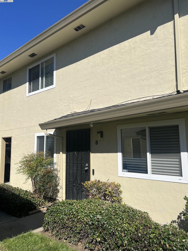 Building Photo - 2221 Partridge Way