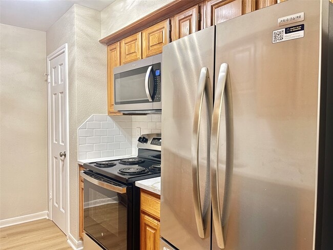 Building Photo - 1311 Antoine Dr Unit 233