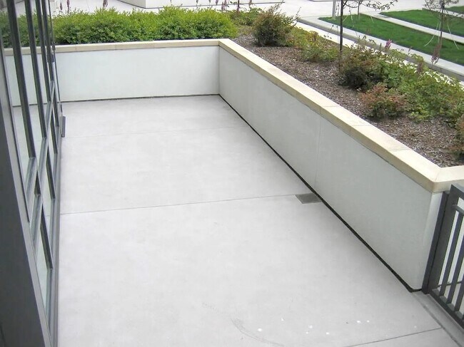 Photo - 260 King St Unit 467