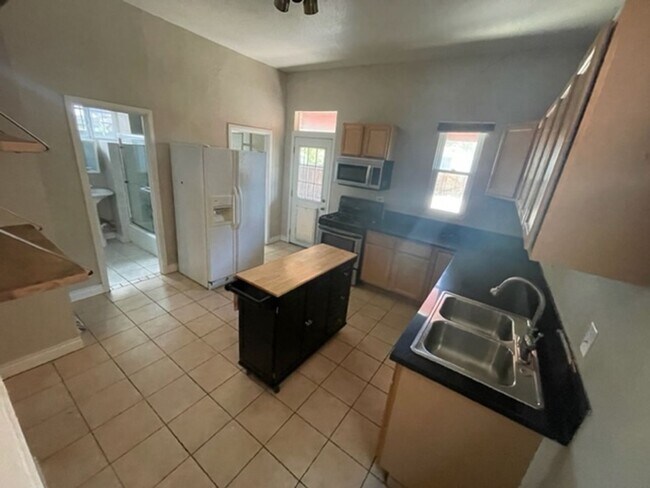 Photo - Charming Victorian Home in the Desirable Cole Neighborhood!- Available Early July!!
