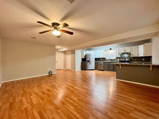Photo - 4 Bedroom/ 2.5 Bathroom Home in Tanglewood...