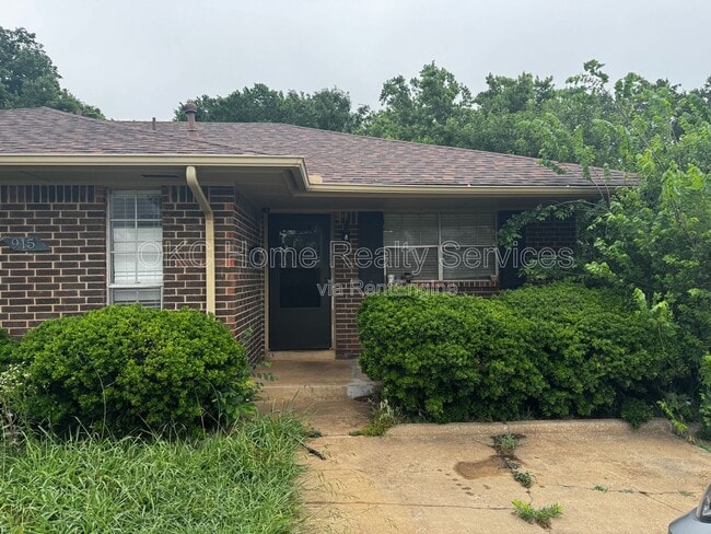 Photo - 915 Delmar Cir
