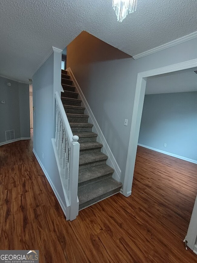 Photo - 7355 Drake Ave