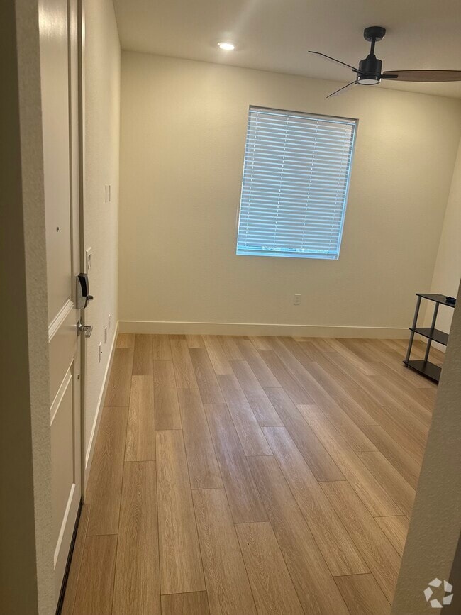 Building Photo - 5545 Oberon Ave Rental