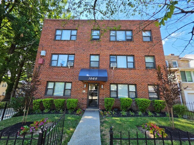 Photo - 1649 FRANKLIN ST NE