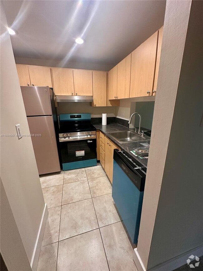 Building Photo - 2935 NE 163rd St Unit 3P Rental