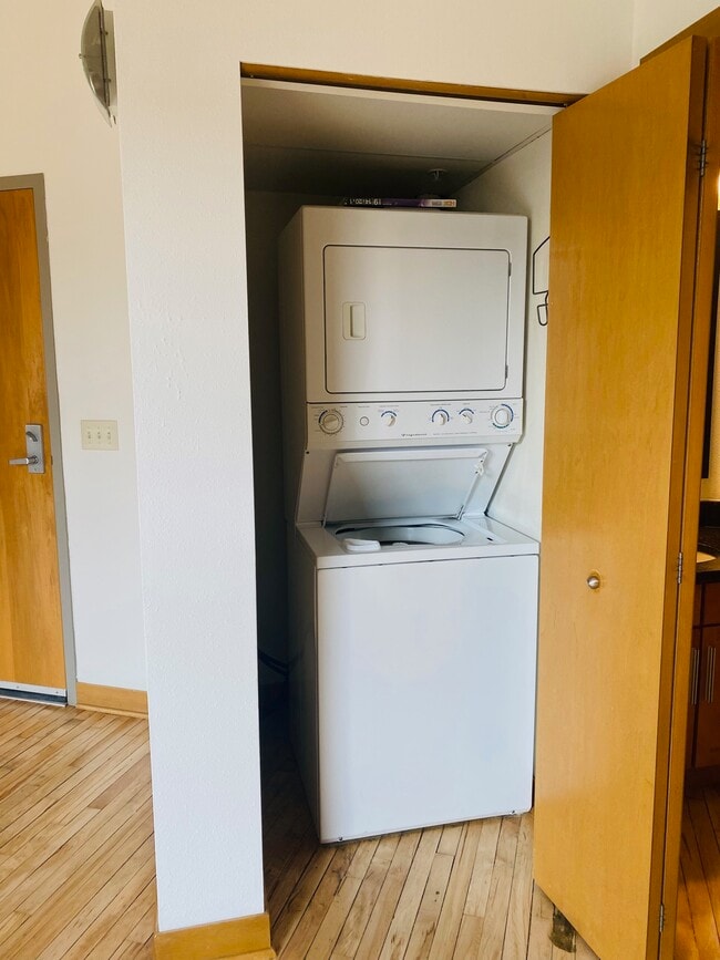 In-unit Laundry - 1017 S 2nd St Unit 403