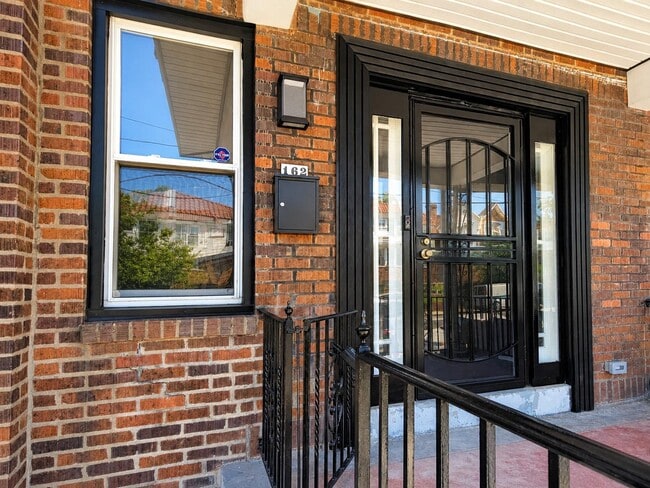 Photo - 162 W Godfrey Ave