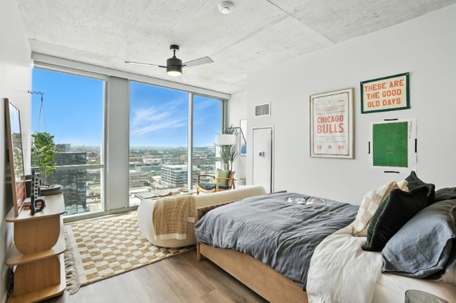 Building Photo - 1118 W Carroll Ave