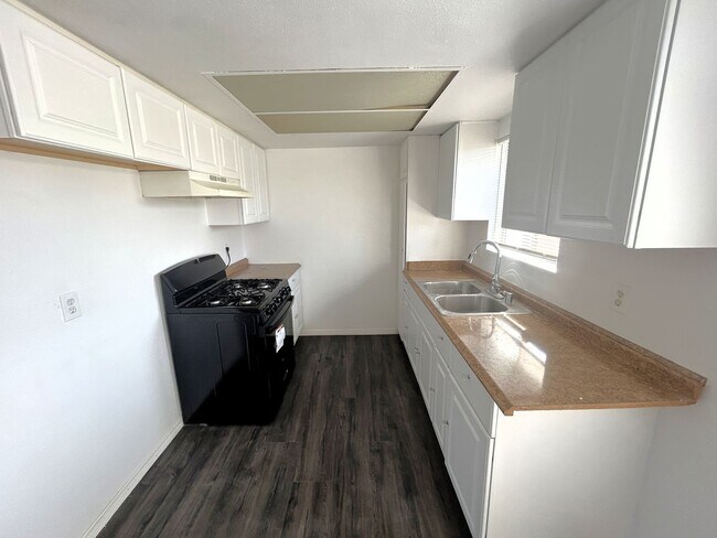 Photo - 2430 S Ridgewood Dr