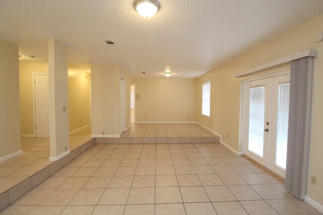 Photo - Southwest Pensacola 3-Bedroom Home with Fe...