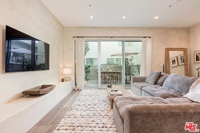 Photo - 957 Figueroa Terrace Unidad 321