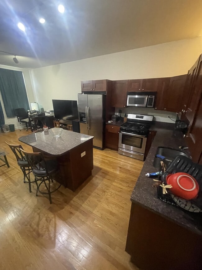 Photo - 837 S Western Ave