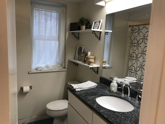 Photo - 716 N 23rd St Unidad 2