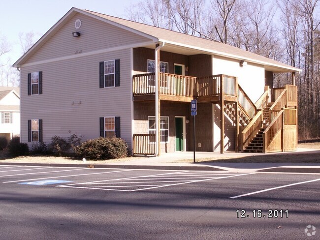 Building Photo - 7004 Courtyard Dr Rental