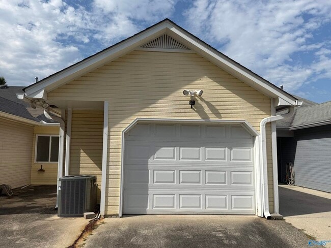 313 Woodridge Dr SW