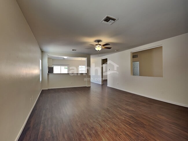 Photo - 11320 Harvester