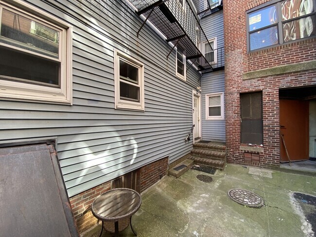 Building Photo - 7 Lathrop Pl Unit 1R Rental
