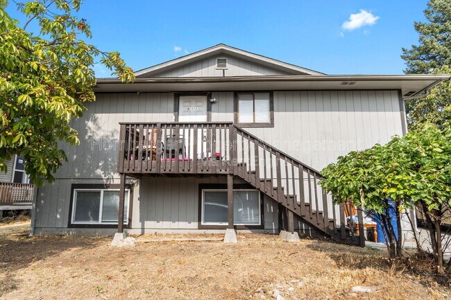 Photo - 911 E Bridgeport Ave Unit B