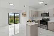 2BR, 2BA - 945SF - Kitchen