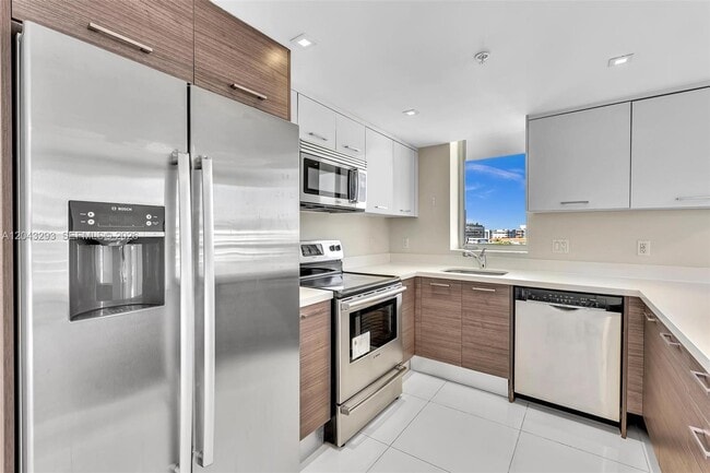 Building Photo - 9901 E Bay Harbor Dr Unit 603