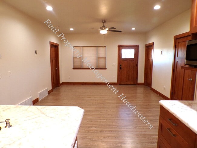 Photo - 428 I St