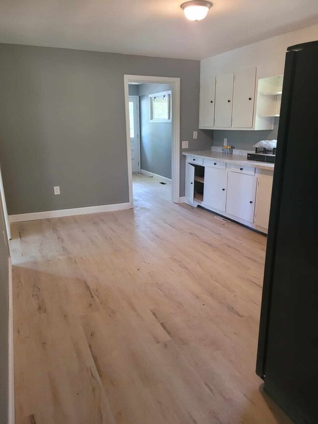 Photo - 3 Bedroom 1 Bath newly remolded available NOW House