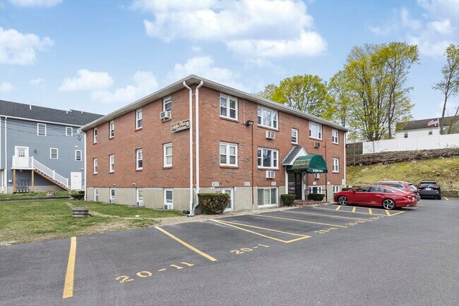Building Photo - 20 Miller St Unit 11