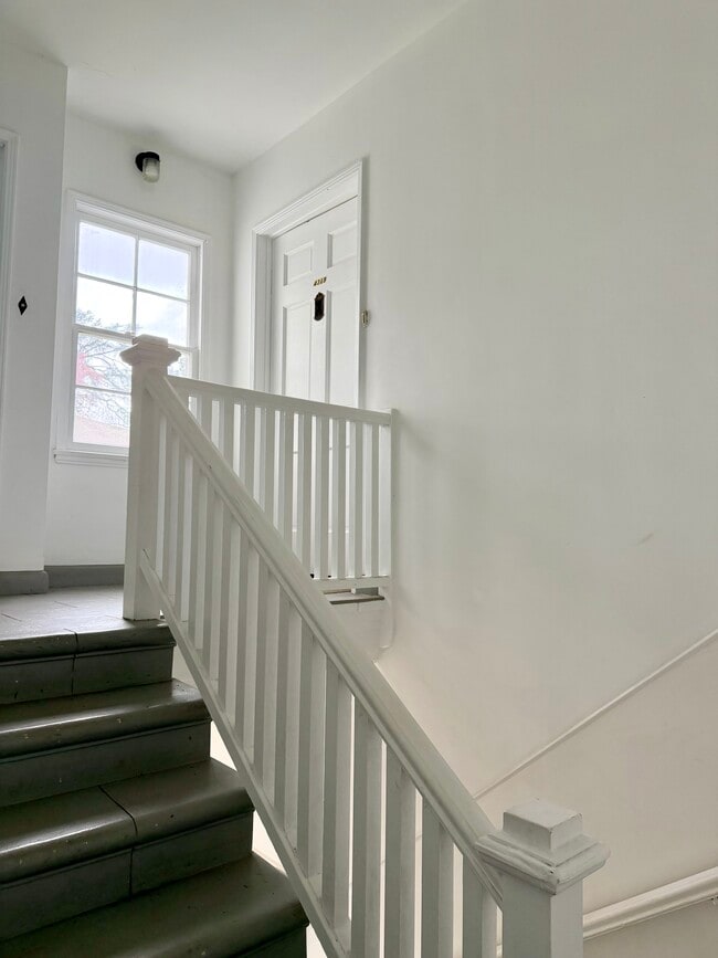 Building Photo - 4319 Cahuenga Blvd Unit 4319