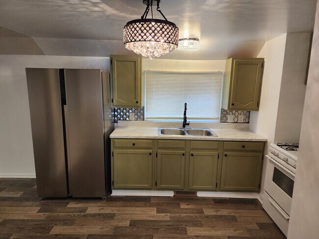 Photo - 1709 Adelaide St