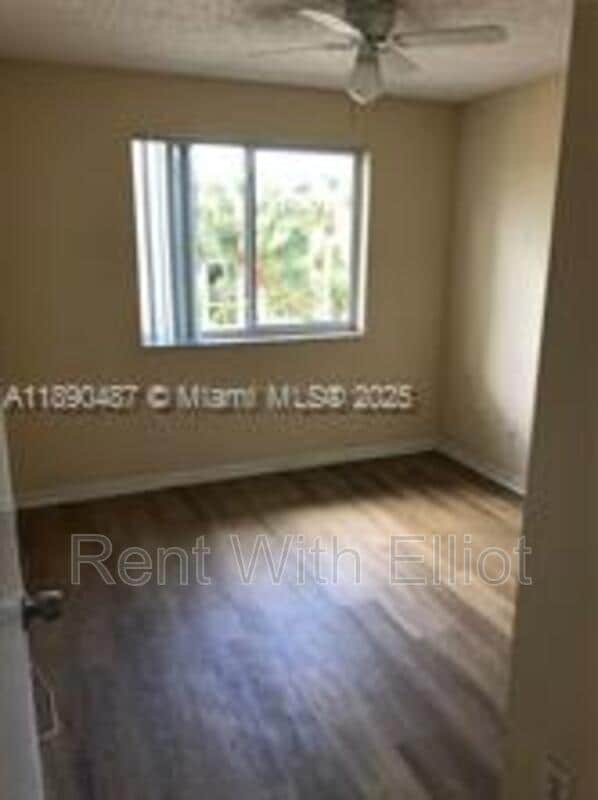 Photo - 470 S Park Rd