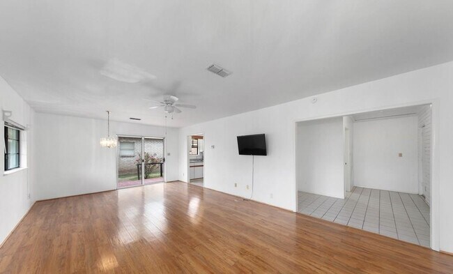 Photo - 313 McFadden Dr Unit A