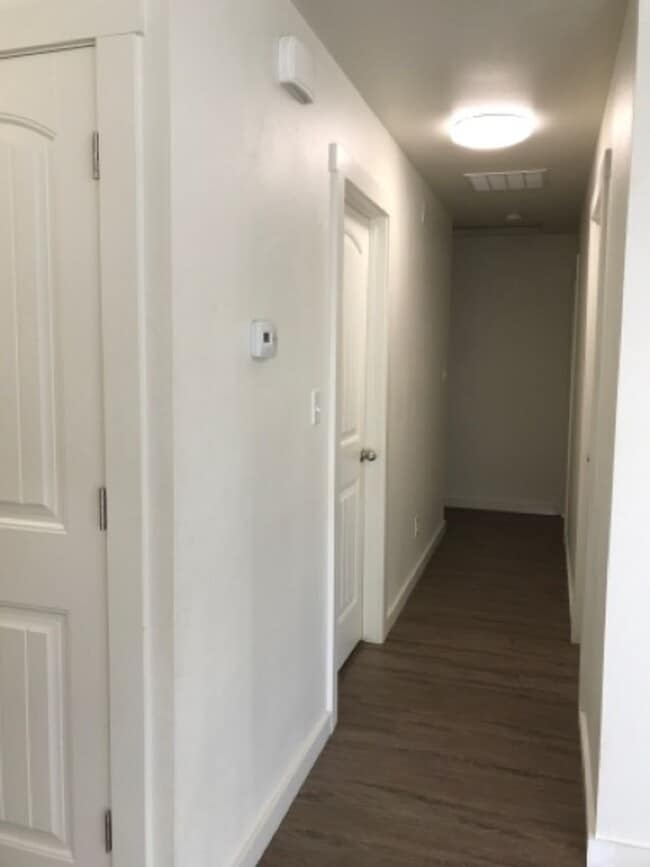 Photo - 584 Monroe St