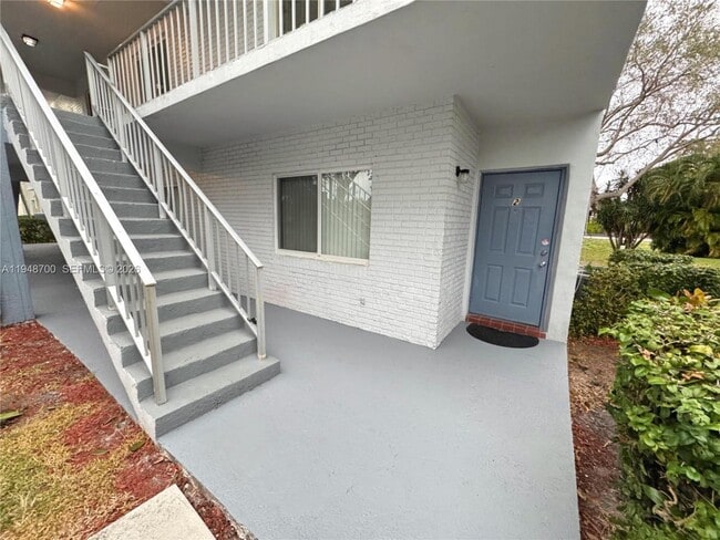 Building Photo - 10601 NW 45th St Unit 2