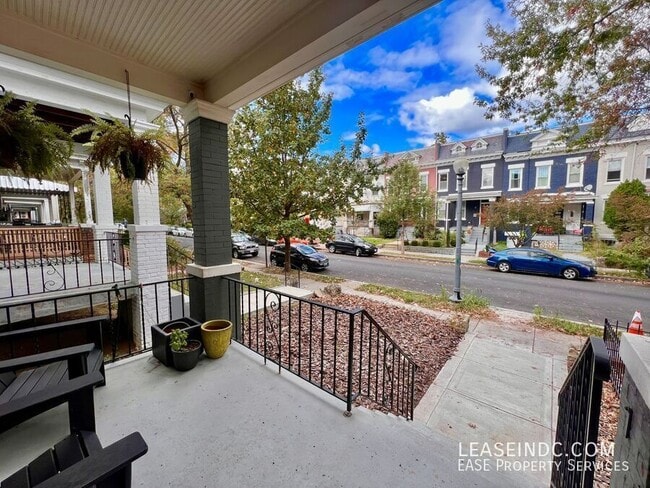 Photo - 624 Lamont St NW