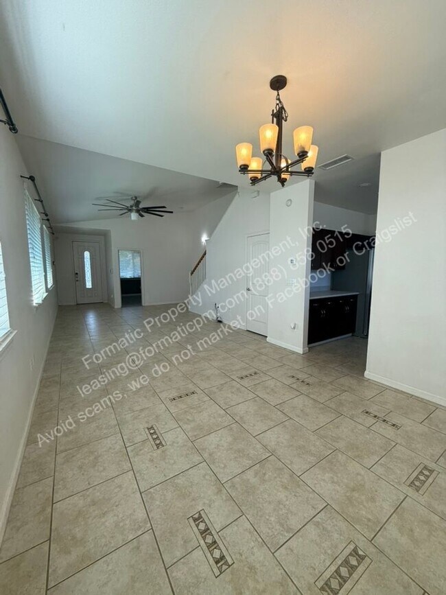 Photo - 1295 Kukulu St