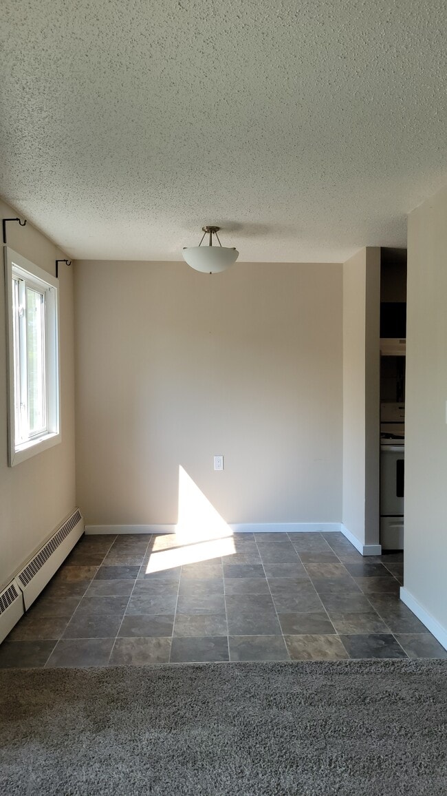 Photo - 8111-8196 96 St