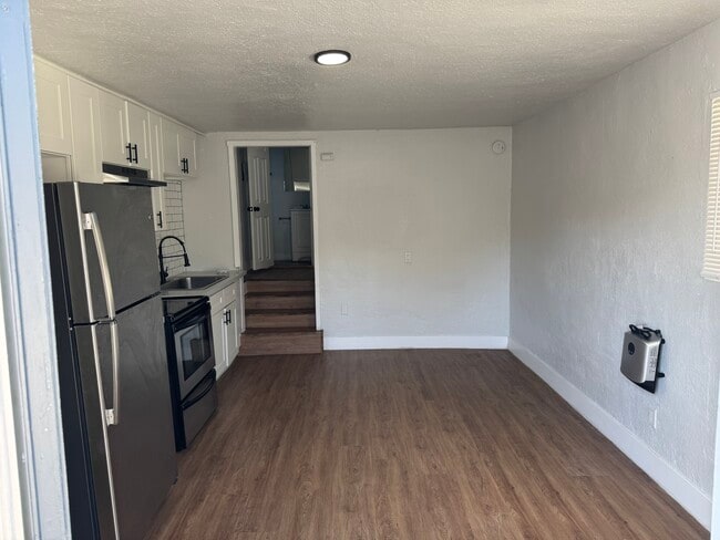 Photo - 323 S Main Ave