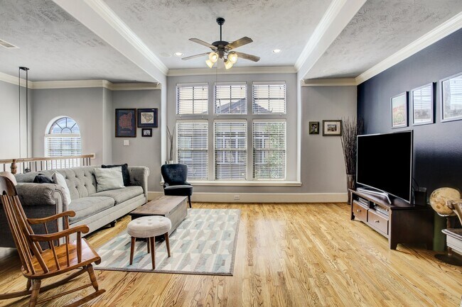 Photo - 1364 Studer St