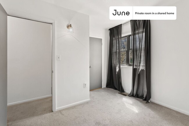 Photo - Room in Shared 5 bed/3 bath home Unidad 2A