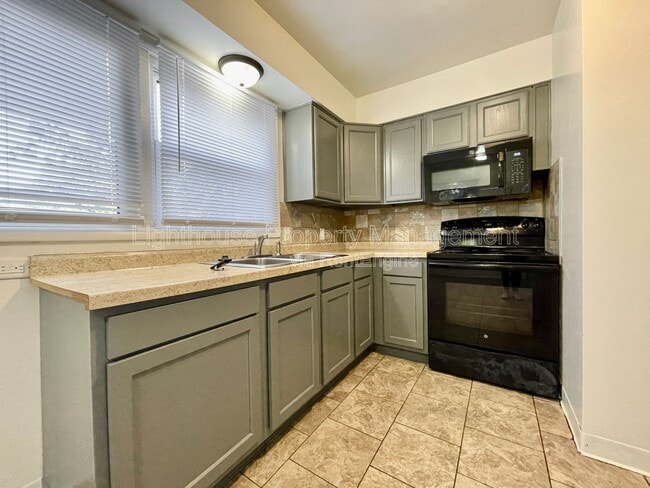 Photo - 4220 Curwood Ave SE