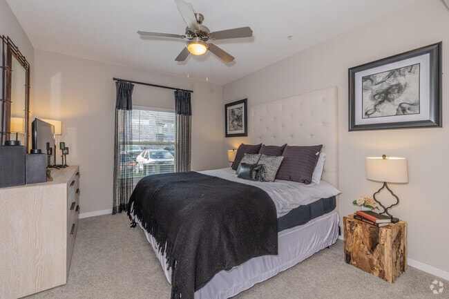 2BR, 2BA - 1112SF - B8 - First Bedroom