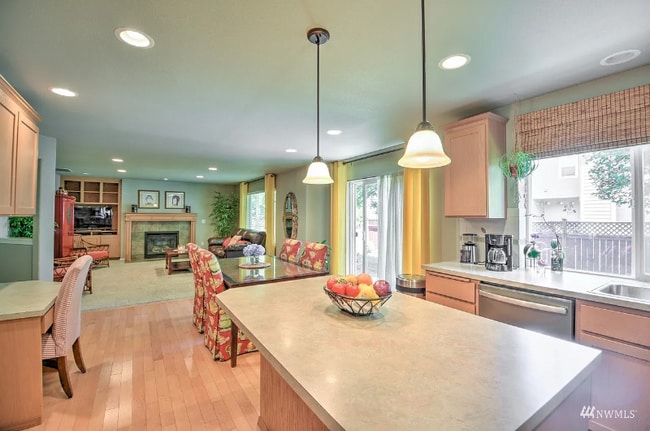 Photo - 6946 Axis St SE